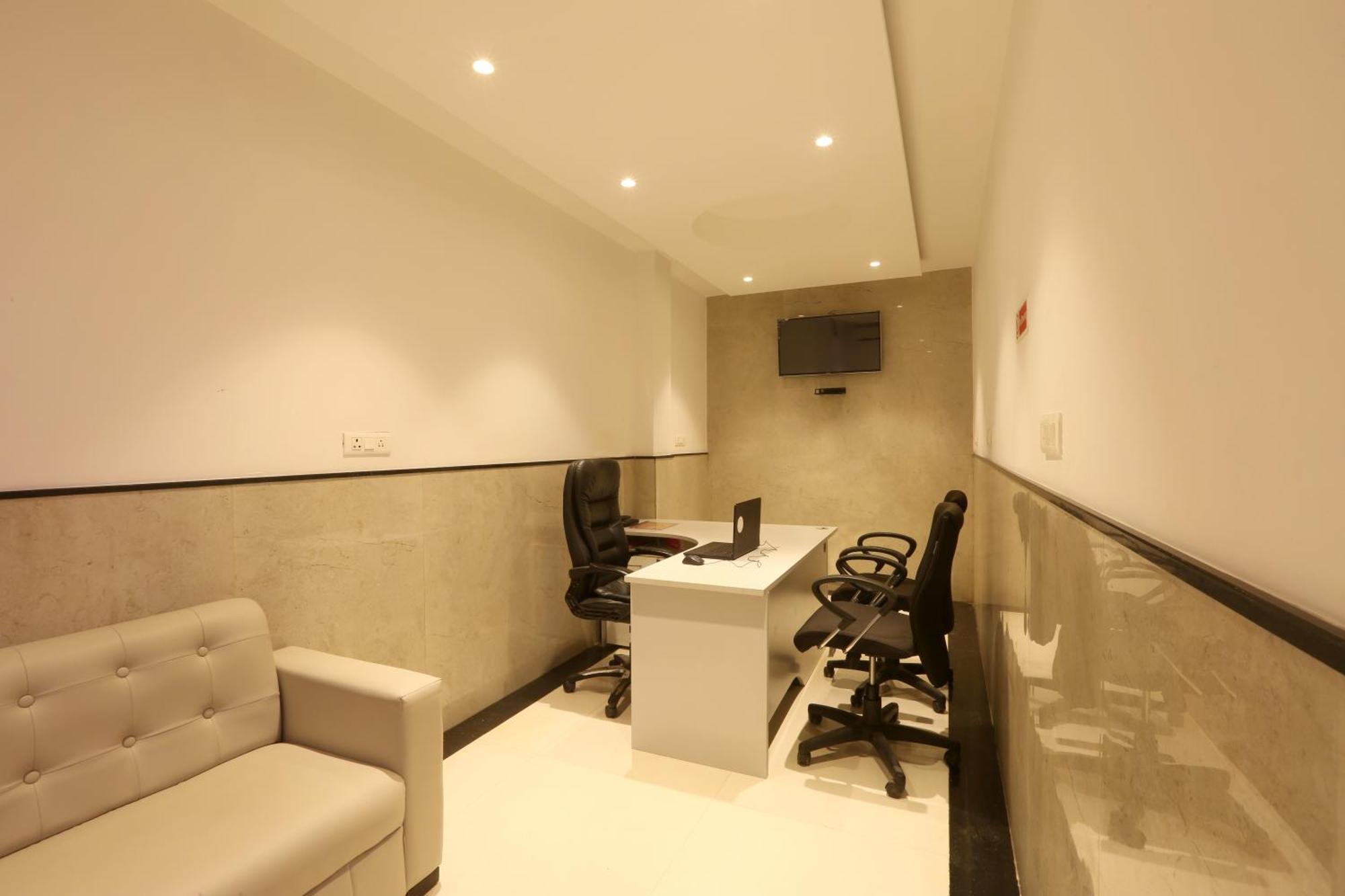 Hotel Arch Suites - Near Aerocity New Delhi Exterior photo
