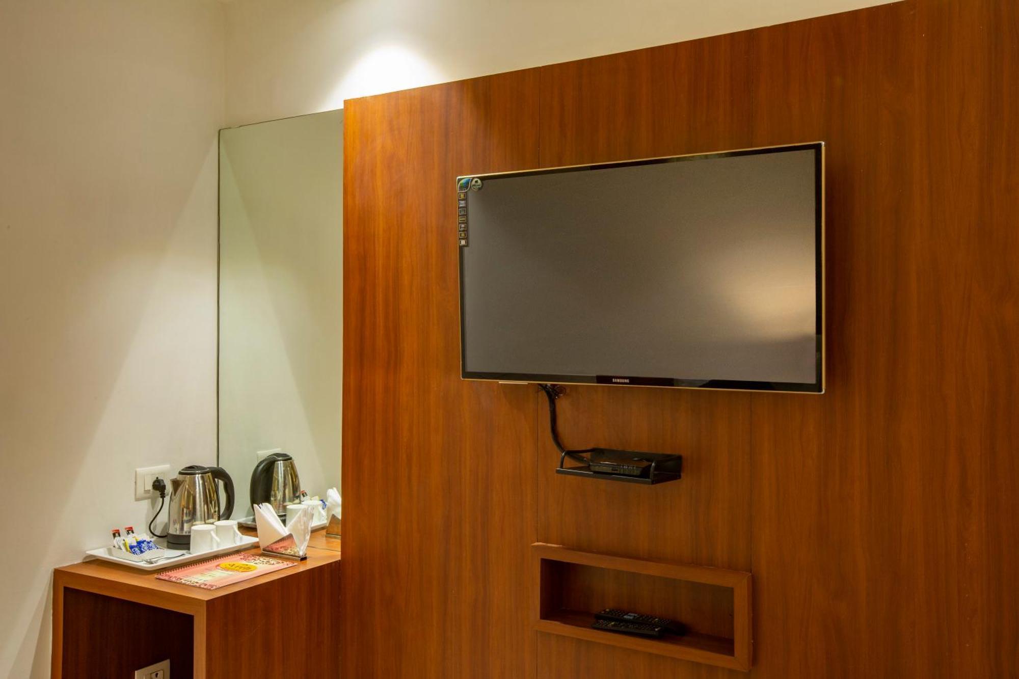 Hotel Arch Suites - Near Aerocity New Delhi Exterior photo